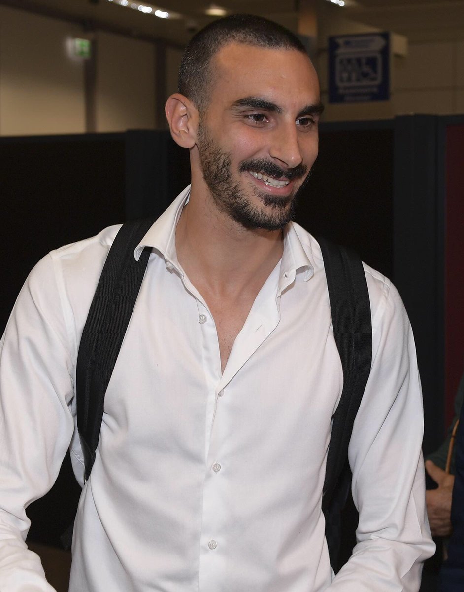 ASRomaEN's tweet photo. Davide Zappacosta arrives in Rome... 
👋 https://t.co/Z7HzW5UCIP
