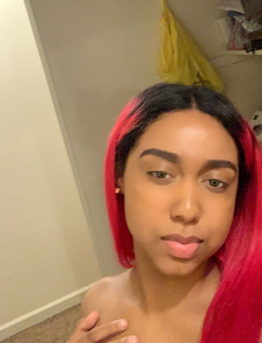 Justt__Smile's tweet photo. #WhosWhoAtRU                                          Heyy👋🏽 My names Brianna 
- Im a Junior #Ru21 
-Art Education Major 🎨  
Tryna meet new ppl &amp; I need friends 😭 So if you see me on campus say hey ! 
Follow me on Instagram @x.thatgirlbri       Or add me on snap ; @Briilicious https://t.co/8Z5heRoWn9