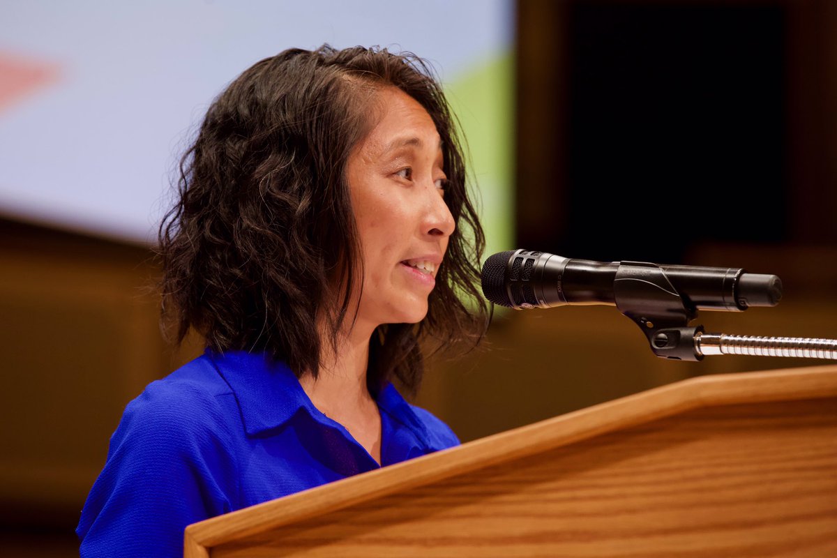 PortageParkES's tweet photo. We are gearing up to welcome back our staff next week and want to shout out one of our #teacherleaders, Pam Osorio! At #AdminSummit19, Ms. Osorio shared how the Curriculum Equity Initiative has helped her provide game-changing experiences for her 3rd graders! #howequitylivesatPP https://t.co/FXOVDEwz8b