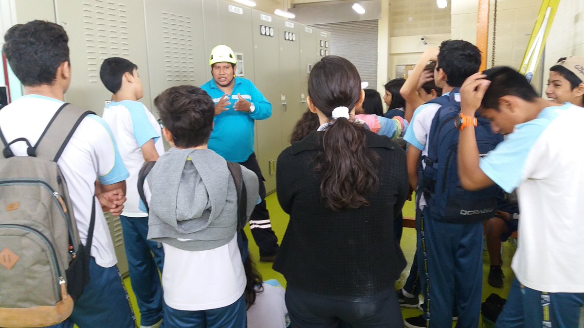#HéroesDeEficienciaEnergética
"Si practicamos hábitos eficientes en el uso de la energía, nuestro entorno se verá favorecido positivamente".
El 9° año de la Unidad Educativa "Loma Linda" participa de nuestro programa de difusión sobre eficiencia energética.  ☀️🇸🇱🌎💡