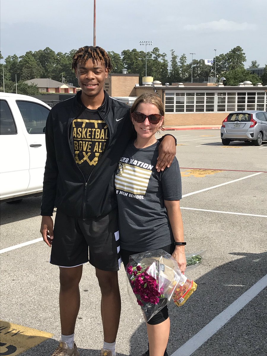 Autumn Knight tweet media