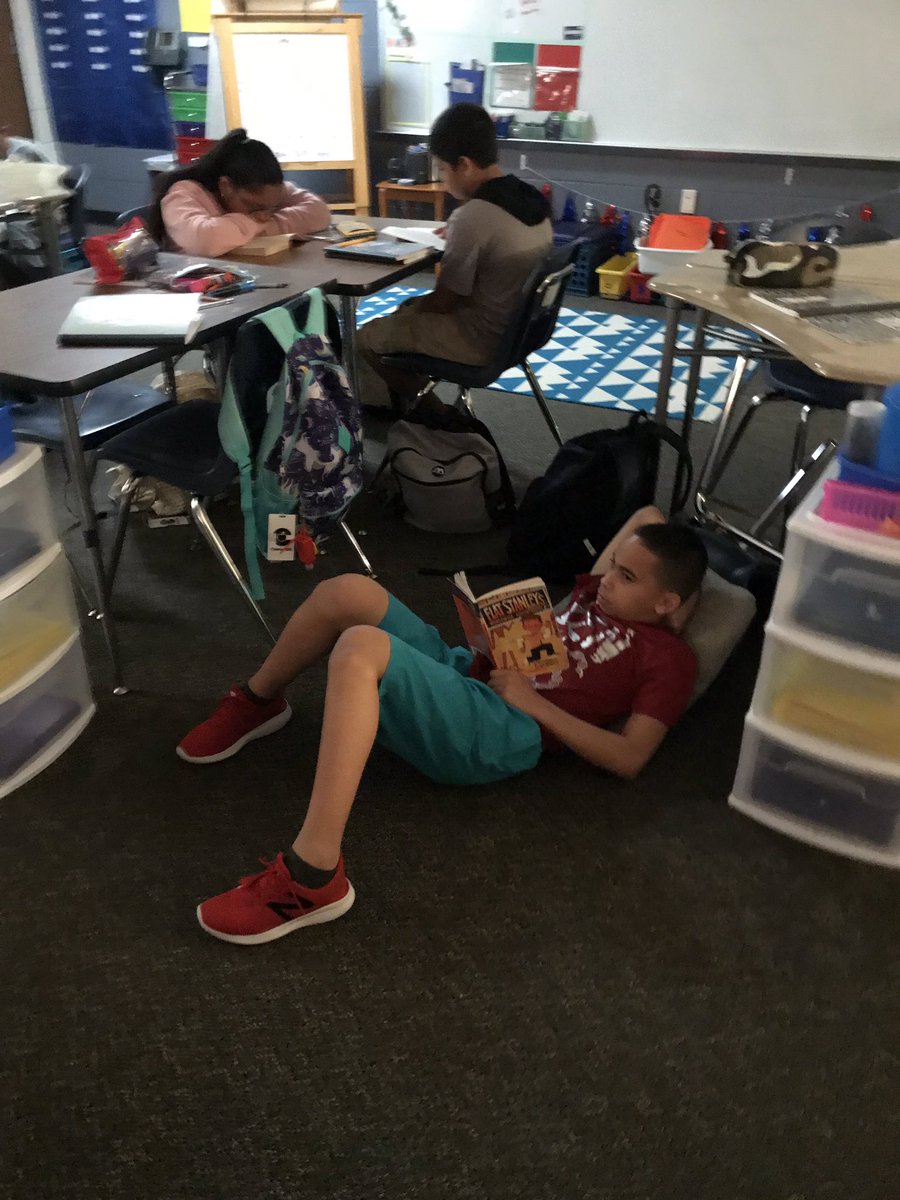 glxrodrig's tweet photo. 5th grade Bilingual students practicing visualizing and reading independent with their chosen fiction novel with classical music to build their reading stamina. @vogeltexans @ConroeISD #bettertogether https://t.co/gEFLGbf0oV