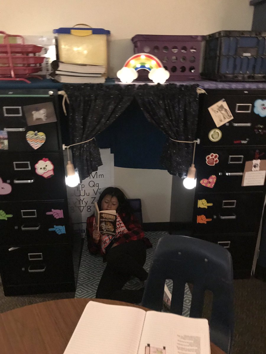 glxrodrig's tweet photo. 5th grade Bilingual students practicing visualizing and reading independent with their chosen fiction novel with classical music to build their reading stamina. @vogeltexans @ConroeISD #bettertogether https://t.co/gEFLGbf0oV