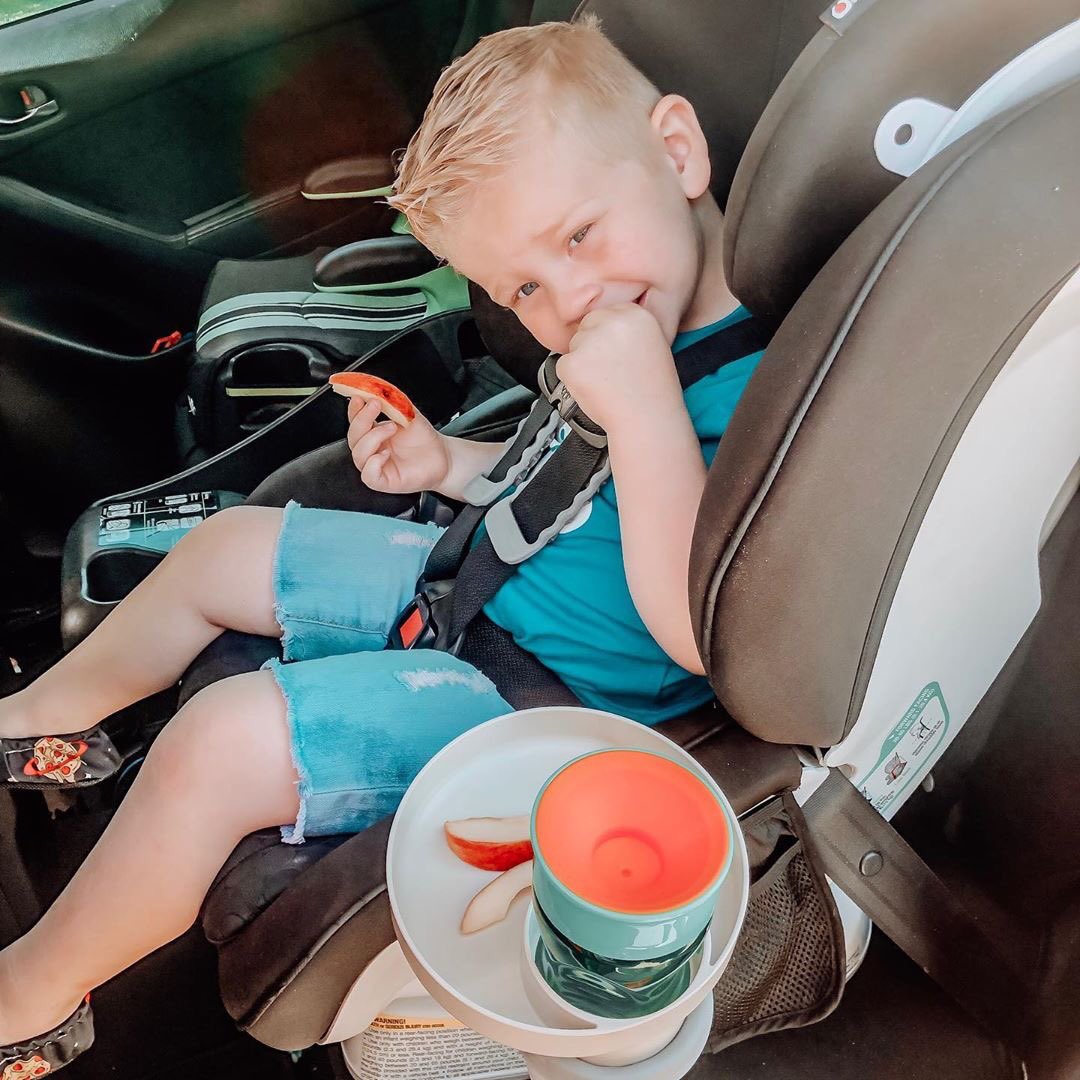 WowCup's tweet photo. Life is good! Mom’s care and love is everywhere. Her little one can’t hit the road without his WOW CUP, @mytraveltray, and pre-sliced apples! 🍏 Mom always keeps her little one hydrated, safe, and healthy. https://t.co/m6eEfzVrDR