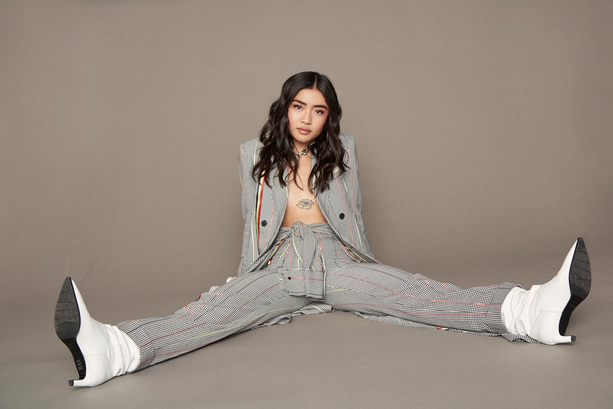 1883Magazine's tweet photo. #Actress on the rise @briannetju tells #1883magazine how long it took her to #bingewatch #LightAsAFeather, #VR exhibits, falling asleep #underwater & her #fear of #centipedes.
---> https://t.co/WW2eLqhWPC
📸 #MartinaTolot 🖊️ #HaileyJohnson
#laaf #thriller #supernatural #tv #hulu https://t.co/1KZB3wQCXT
