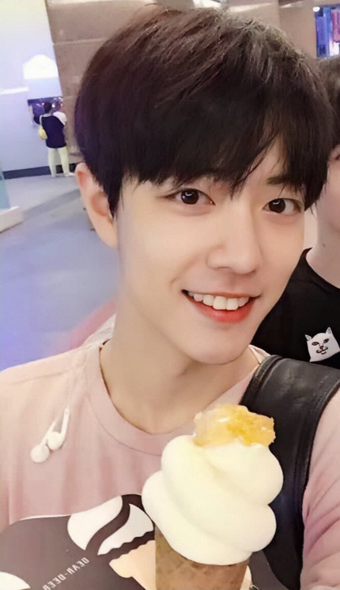 yalane28's tweet photo. #XiaoZhan #肖战 there are stars in your eyes. https://t.co/PQimswriK5