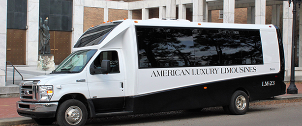 AuthenticTitle's tweet image. Northshore Realtor Bus Tour on Wednesday, 8/21/19 conta.cc/2YAkB57