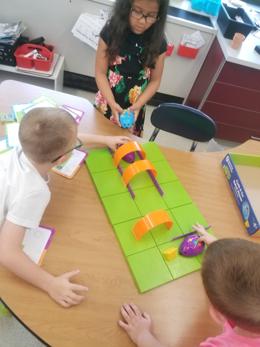 AllegraAcaster's tweet photo. @LowellRoemer @support_a_teach @LLPJMadrigal Hoping to #clearthelist and get some #stem materials and books for my kinders! https://t.co/cE7XAzAf3z https://t.co/FRAJu9Hoea