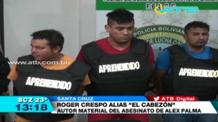 EnConexionbol's tweet photo. Presentan al autor material del #asesinato del joven #AlexPalma https://t.co/O0RDH6RTg0 https://t.co/AIHu2tCQ0x