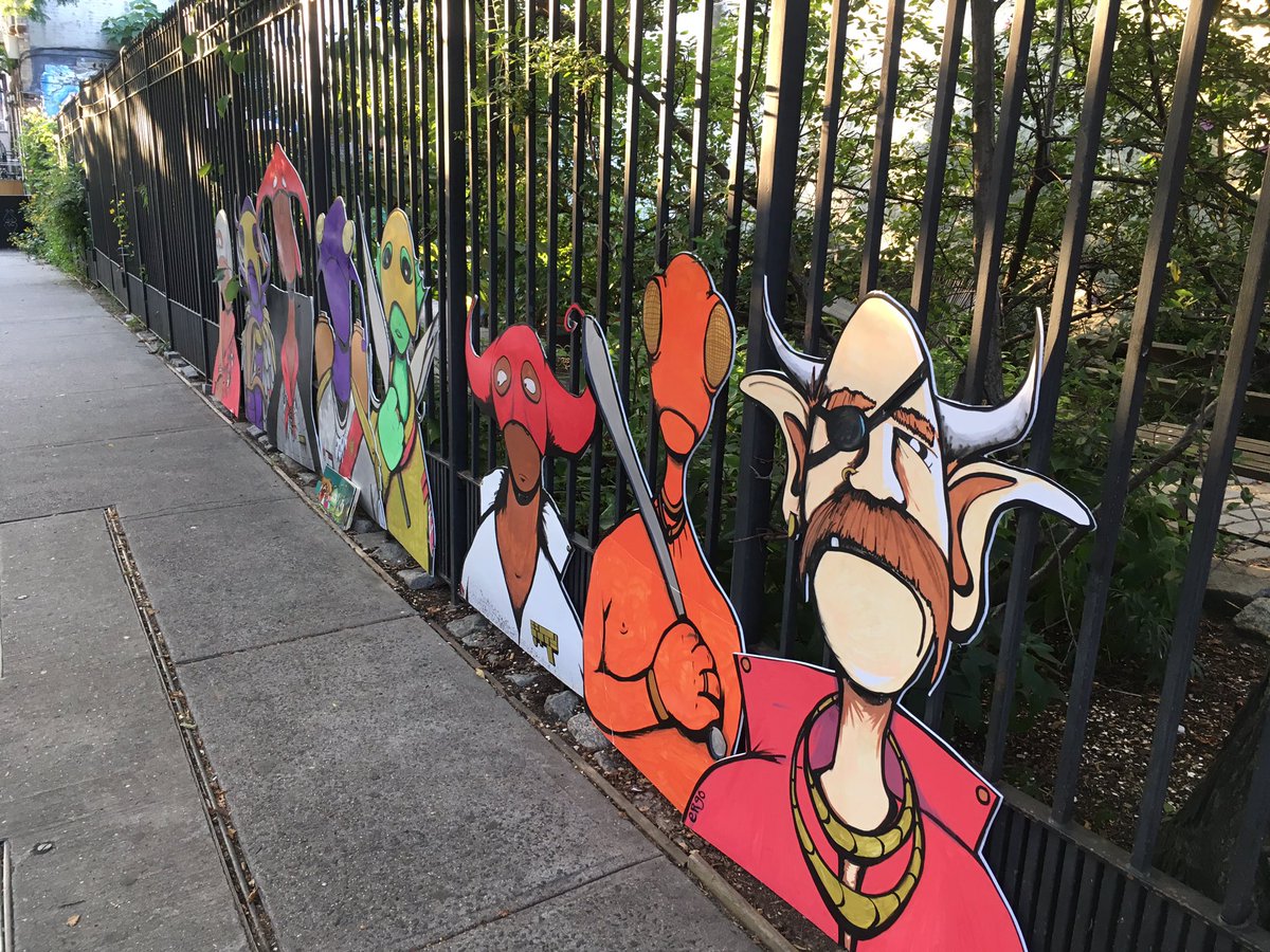 SlowNature's tweet photo. @yosoyergo I love how you’ve inspired an intergalactic story in my head when I pass these in my neighborhood https://t.co/yxiVeStexY