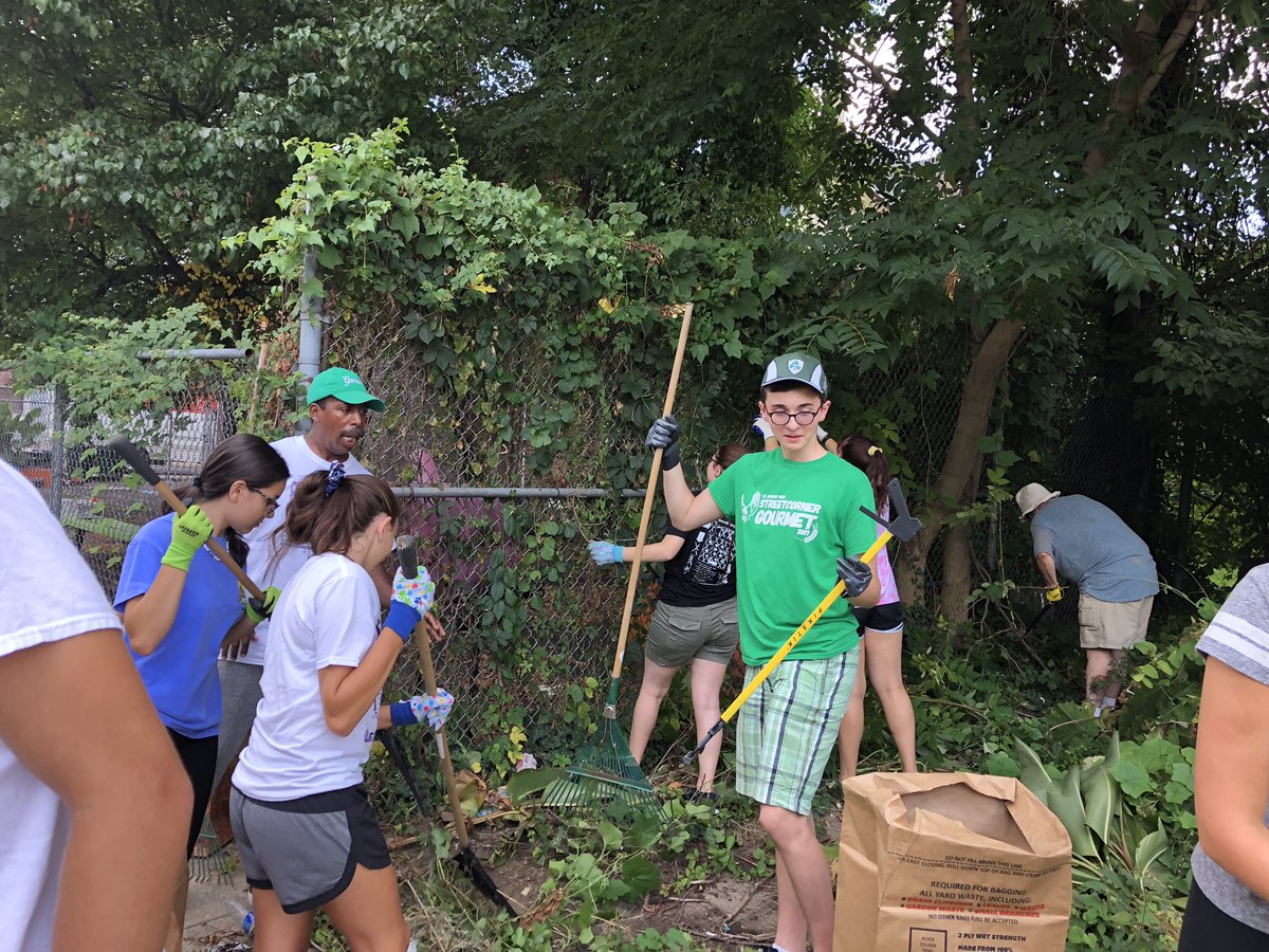 stedmundprep's tweet photo. Itโs Day 1 of our #SummerOutreach project in Philadelphia! Our students and faculty are serving in Germantown at the St. Vincent De Paul Center. Today they worked at My Friends Germantown and Dawnโs Place. Check back more throughout the week! https://t.co/1scXE1bwsi https://t.co/Wb1aTUhlk9