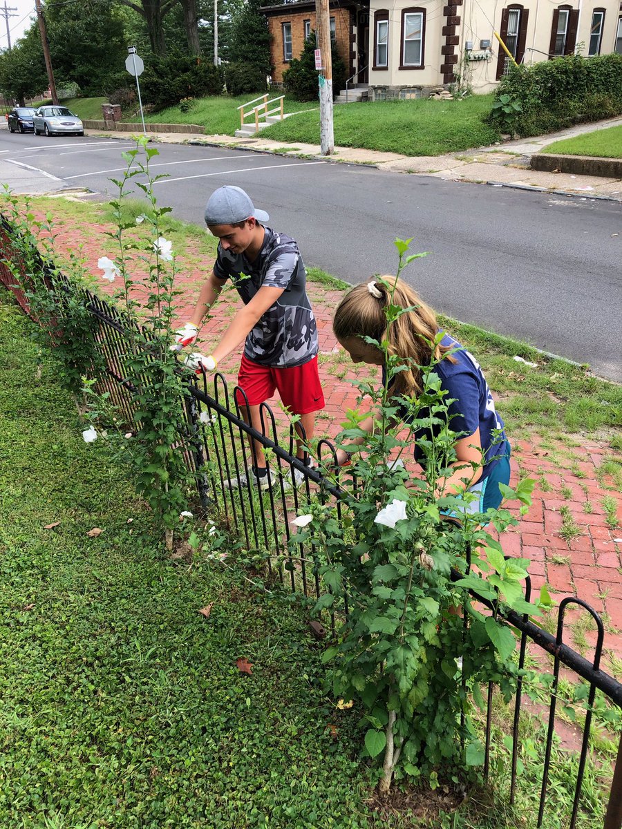 stedmundprep's tweet photo. Itโs Day 1 of our #SummerOutreach project in Philadelphia! Our students and faculty are serving in Germantown at the St. Vincent De Paul Center. Today they worked at My Friends Germantown and Dawnโs Place. Check back more throughout the week! https://t.co/1scXE1bwsi https://t.co/Wb1aTUhlk9