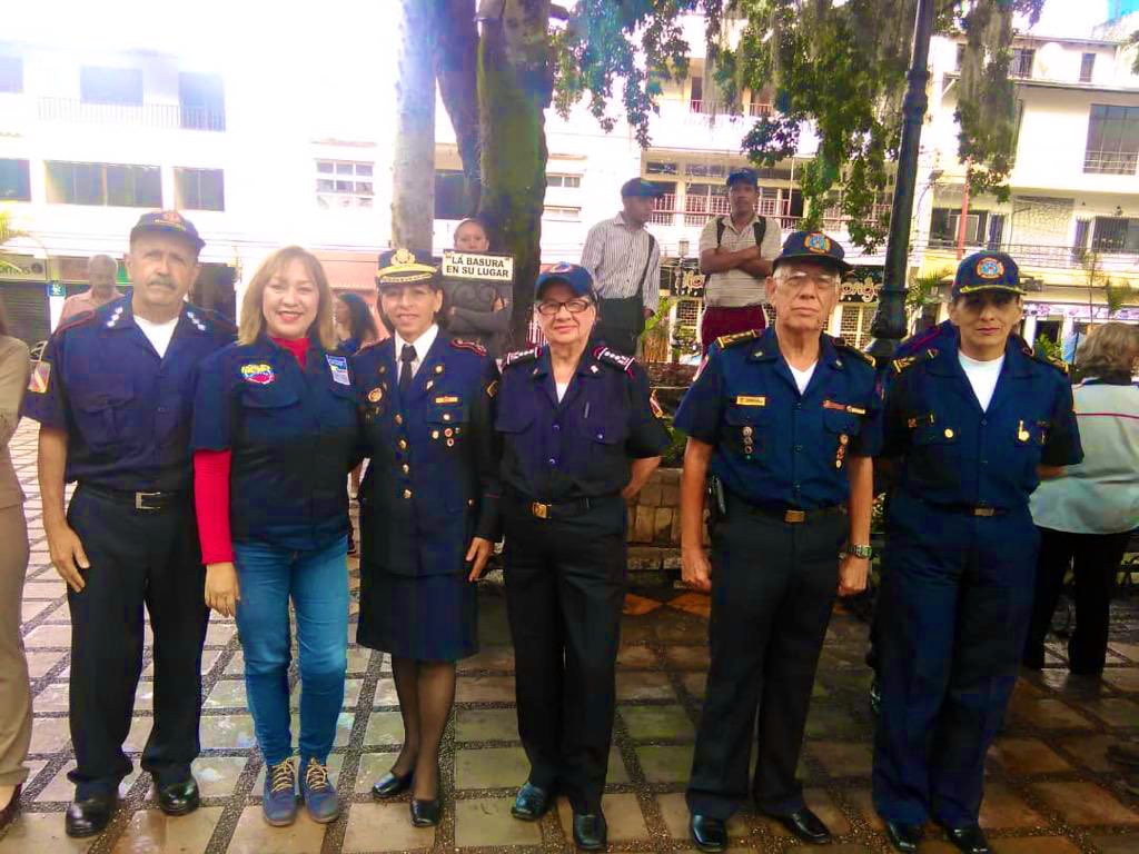 pilarmsris's tweet photo. #20Ago En Boconó, Jardín de Venezuela, se efectuó una emotiva jornada conmemorativa y de reconocimiento a integrantes del Cuerpo de Bomberos de dicha entidad, con ocasión del #DiaDelBombero Nuestros respetos y felicitaciones para ellos! https://t.co/Zl0cylsx8D