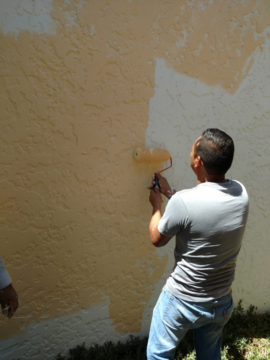 UnitedWayFUCH's tweet photo. Felicitamos a #Ethicon por visitar Casa Eudes este fin de semana y demostrar el espíritu de un #Voluntario.

El equipo de Ethicon puso manos a la obra limpiando las instalaciones, pintando áreas con desgaste, dando mantenimiento e impermeabilizando algunos techos.

#ViveUnido https://t.co/JogRC9l7Ev