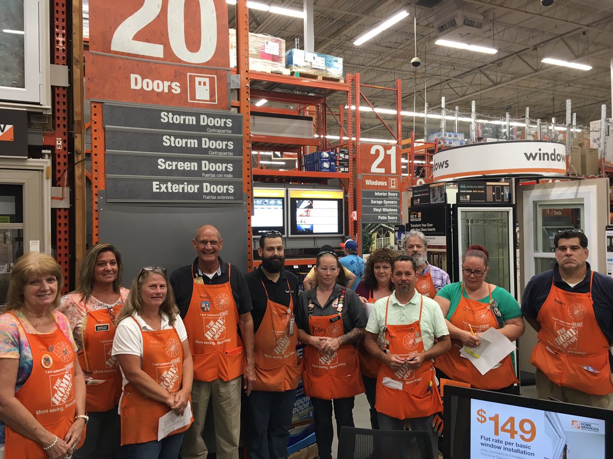 HDEMikeHarrison's tweet photo. SC Randal with full team support at Orange Park. Awesome Specialty Tuesday and a phenomenal start to your week. @TampaBSM_RobinK @RGM_MarcialRod @RonSerpaio @DougBischoffDSM @wbouvier01 #oneteam #leadsin https://t.co/0yvdroMgyt