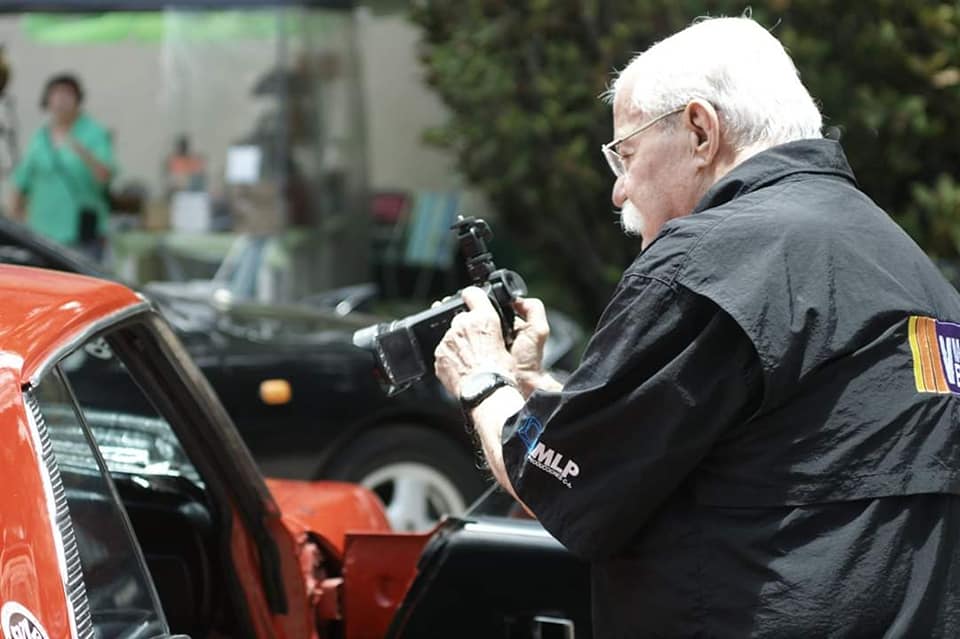 JAL69's tweet photo. Todo un gusto ver a @velocidad32 #maxlefeld celebrando así su 82o cumpleaños. Yo vi cuando los amigos de TMV le tomaron esta foto;  en ese momento estaba mirando a Max sentado al volante de ese carro que, por cierto, es un Toyota Celica ST 1974, en condiciones casi originales. https://t.co/gjszrVoQ4z