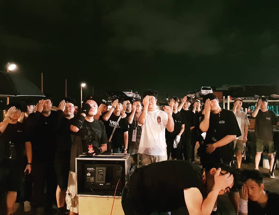 VerbatimHKG's tweet photo. South Korean actor Kim Eui-sung (김의성) has been sharing his support for the #HongKongProtests by covering his right eye and starting the #EyeForHK movement. 

감사합니다! Thank you!

Source: Kim Eui Sung IG // lunatheboy

#金義聖 #김의성 #BeWater #antiELAB https://t.co/8meueQxIVc