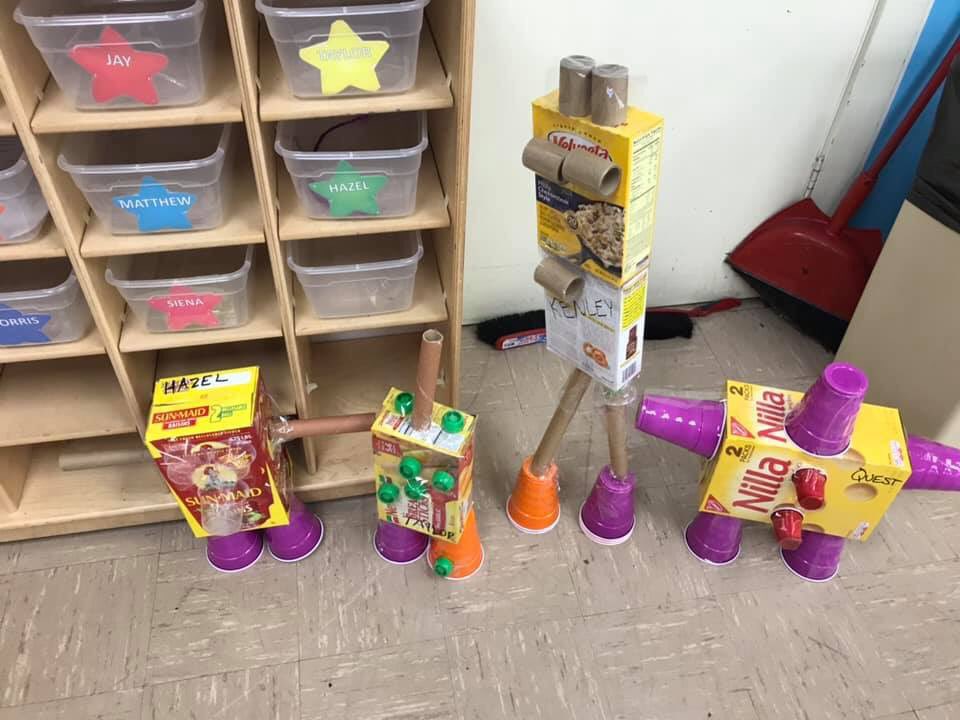 One of my favorite activities with my littles! We made 🤖! Incorporating 📖 is my thing:) I would love to add more things to my literacy center!! amazon.com/hz/wishlist/ls… #clearthelists #teachertwitter #iloveliteracy #support_a_teacher