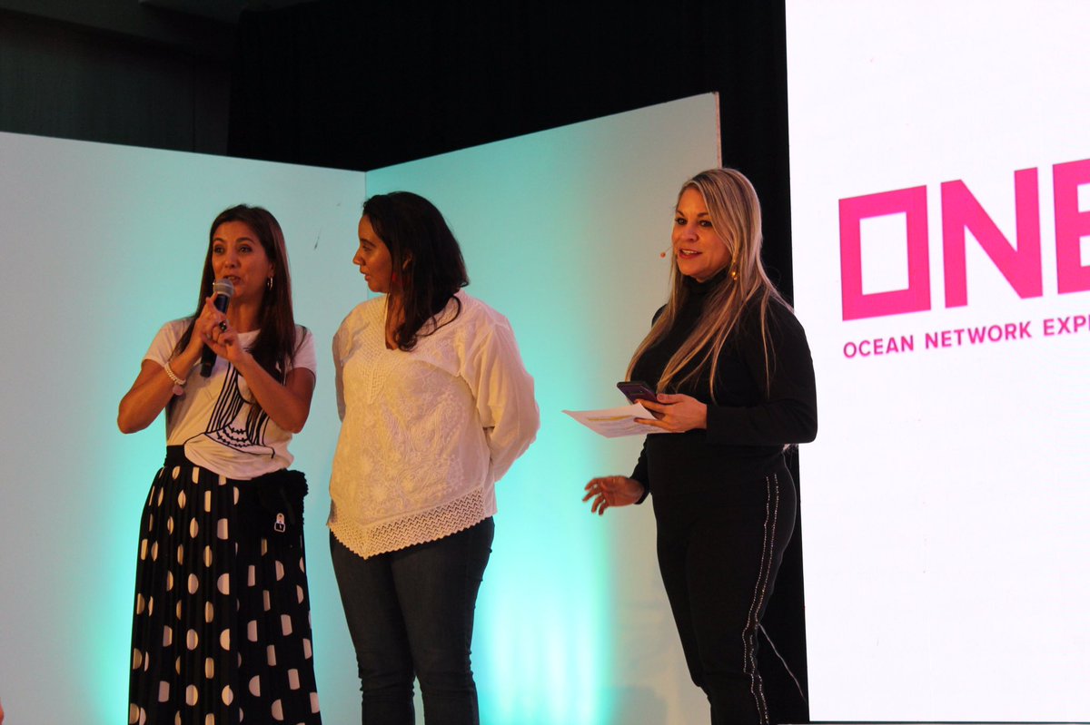 vocesvitalespty's tweet photo. Angie Melina Zamora y Melanie Soto son nuestras ganadoras del concurso del Whova App. #BOOTCAMPVV19 https://t.co/ypLAifGOlw