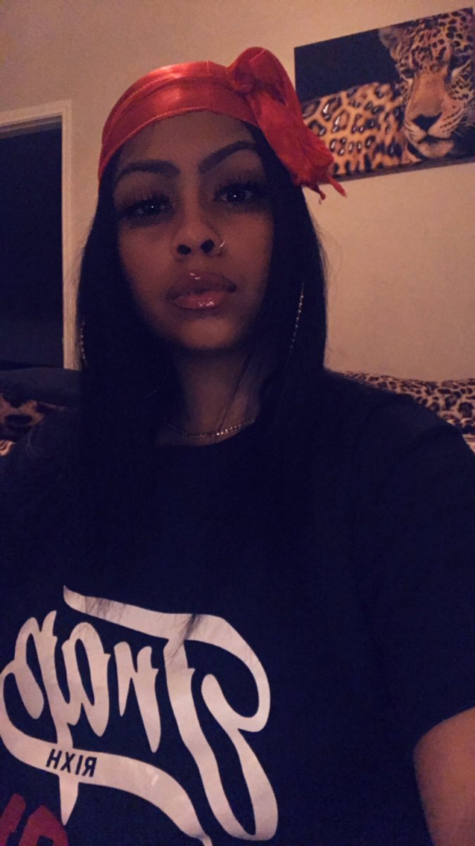 simplymylex's tweet photo. ##TrapRixh 💋 https://t.co/KxxPdwfiRL