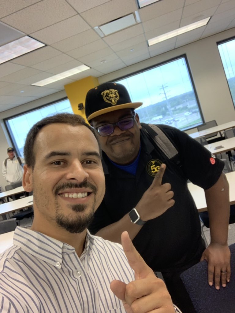Mikeleiro's tweet photo. You know the vibes .... We in Chicago again and this time we had full support again.  #cashworkshop #chicago #windycitychamps @tracySprint @tobiastjones @Samir_fl @wireless_coach @SenorPajaro22 number 1 in the region RN... keep it up sir! https://t.co/njS5YNxkay