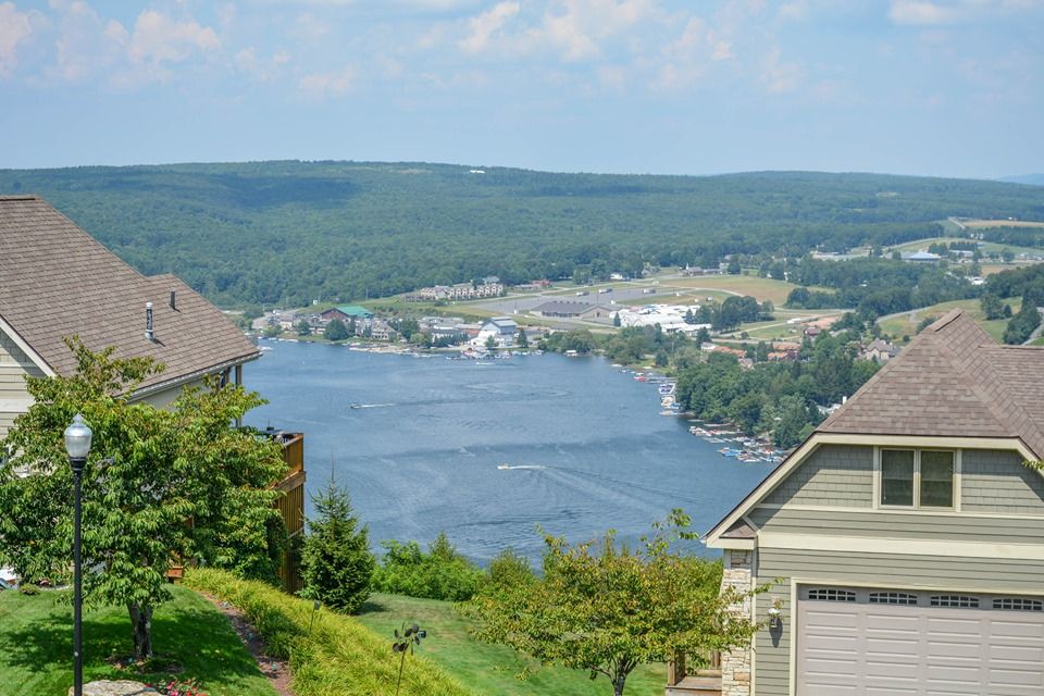 BeitzelNina's tweet photo. 750 Wisp Mtn Rd 5A | FOR SALE | $569,000
Pristine mountain-top villa with incredible views of Deep Creek Lake!
π β‘οΈ https://t.co/ZNkTv6ycDi
#newlisting #raileyrealty #selldeepcreekdotcom #overlookvilla #deepcreeklake #wispresort #garrettcountyrealestate https://t.co/Hbdk8C9vdu