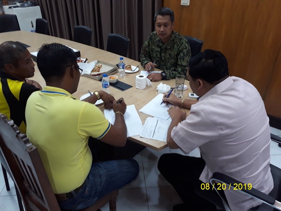 EsperanzaMPS's tweet photo. PMAJ GARY FLOR C MARFIL, COP of this station coordinated with the Hon. Charles Federick Plotena, Municipal Mayor with the Public Market Focal persons and licensing officers with regard to the SILG’s instruction on the ROAD CLEARING OPERATION in the area of responsibility https://t.co/ET6mFPvSyF