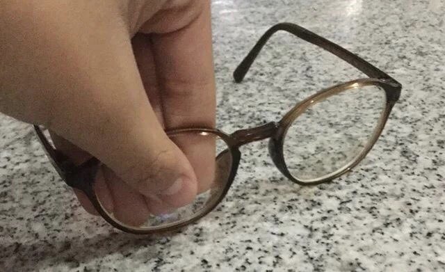 itsdramaticboy's tweet photo. da na minha cara

mas não faz isso com os meus óculos

q eu viro um bixo https://t.co/FysQbWhQCy