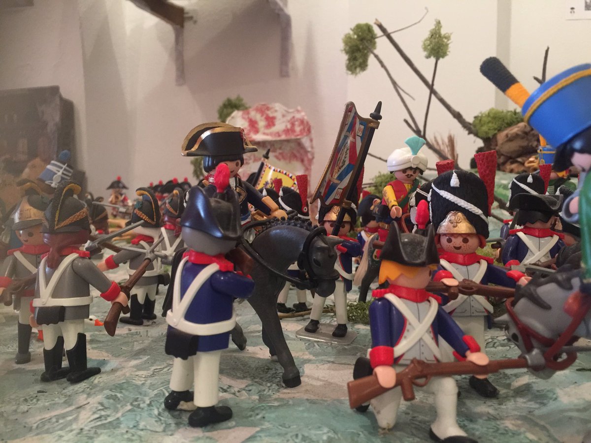 « Vous nous emmenez où ce matin ? » Ajaccio... la ville du plus célèbre de tous les Corses... Frédéric, passionné qui transforme les Playmobile en soldats napoléoniens... et pour le petit-déj, la pâtisserie Filidori avec leur spécialité : le Napoléon ! RDV à 7h10 sur <a href="/Europe1/">Europe 1</a> ✌🏻