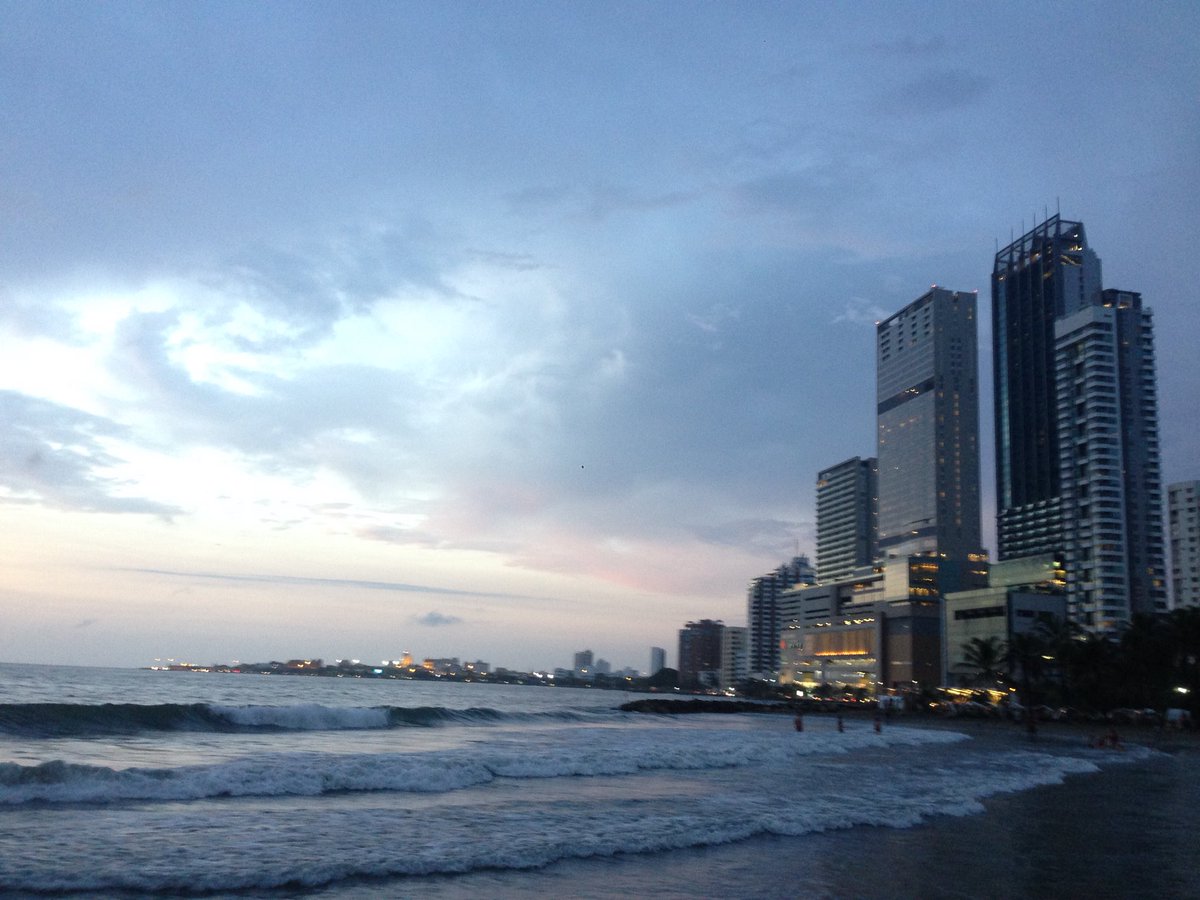 BoxmillDevs's tweet image. New investment survey technique for Emerald Fund, not one from the RICS manual. Sunset beach run under moody Cartagena sky. Post survey Club Colombia, optional. #boxmill #cartagena #colombia #investment