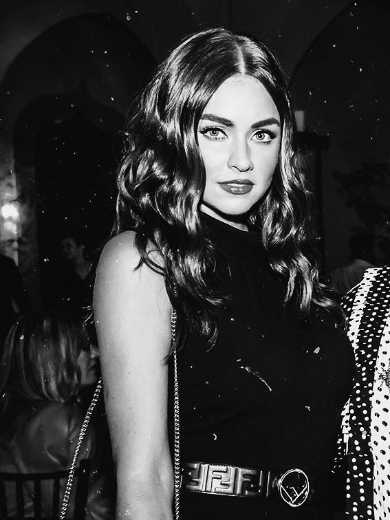 badpostclaudia's tweet photo. so gorgeous ✨ @claudia3martin https://t.co/GRl4rEUXeQ