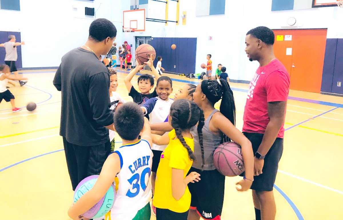 BallMarley15's tweet photo. Ball is Life 🏀🏁 #LatePractice #WIN https://t.co/oOkrjbBE6F