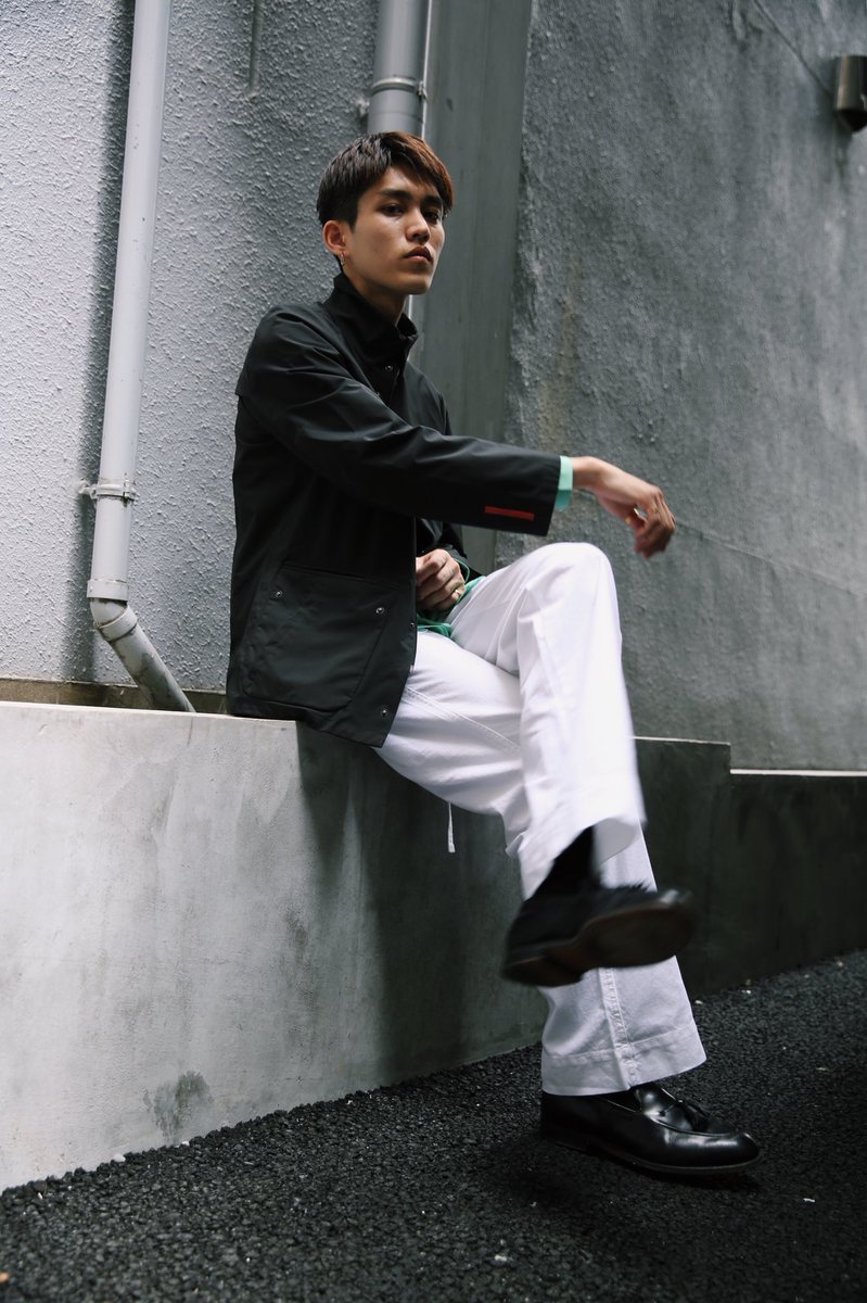 sullentokyo's tweet photo. ONLINE UPDATED

outer: PRADA ZIPPED BLOUSON
inner: GREEN SHIRT
pants: WIDE STRAIGHT PANTS

https://t.co/y7of610ClC https://t.co/rs0ctmU6q9