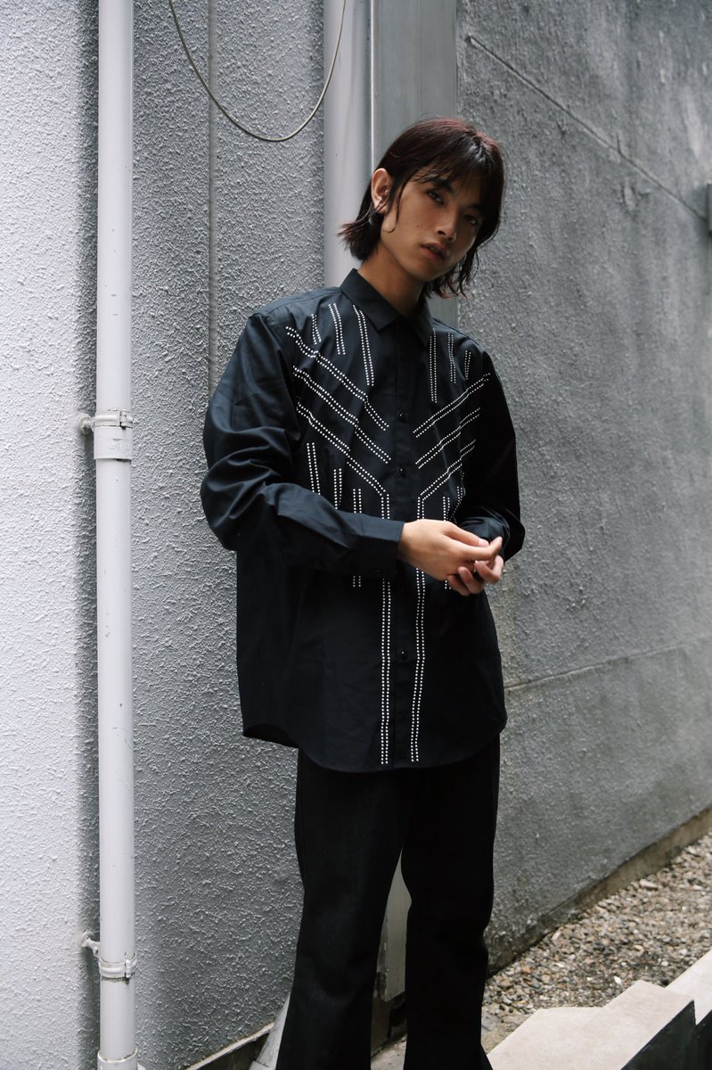 sullentokyo's tweet photo. ONLINE UPDATED

tops: DECORATION LONG SLEEVE SHIRT
pants: FLARE DENIM PANTS
shoes: WESTERN BOOTS

https://t.co/y7of610ClC https://t.co/AqPR2HGLbq