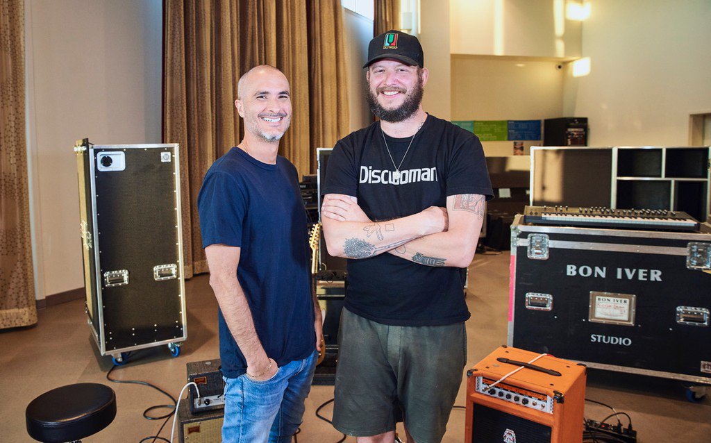 SPIN's tweet photo. Bon Iver’s Justin Vernon talks collaborating with Kanye West, anxiety, and crying to TV commercials https://t.co/MPRRhiGBOE https://t.co/O3SGTbPLYu