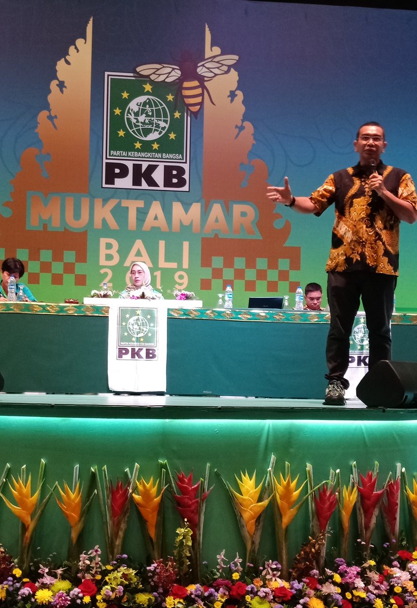 Bersama <a href="/AryaSinulingga/">Arya Mahendra</a> tentang sosmed political propaganda, sungguh menarik