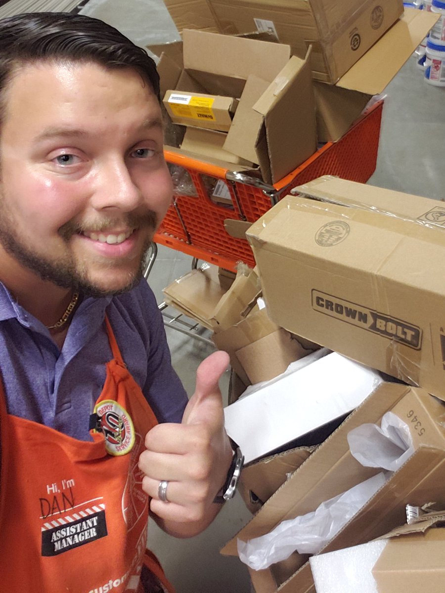 HdLesko's tweet photo. #cardboardchallenge  A BIG shout out goes to Angel for rocking the cardboard challenge in D25 alone tonight!... And... I just had to join the fun too!  @23ddddddd @rachkw @JimRugen @PaulDeveno @OrrinBurkett @EmgeJim https://t.co/GbsCBV3yyh