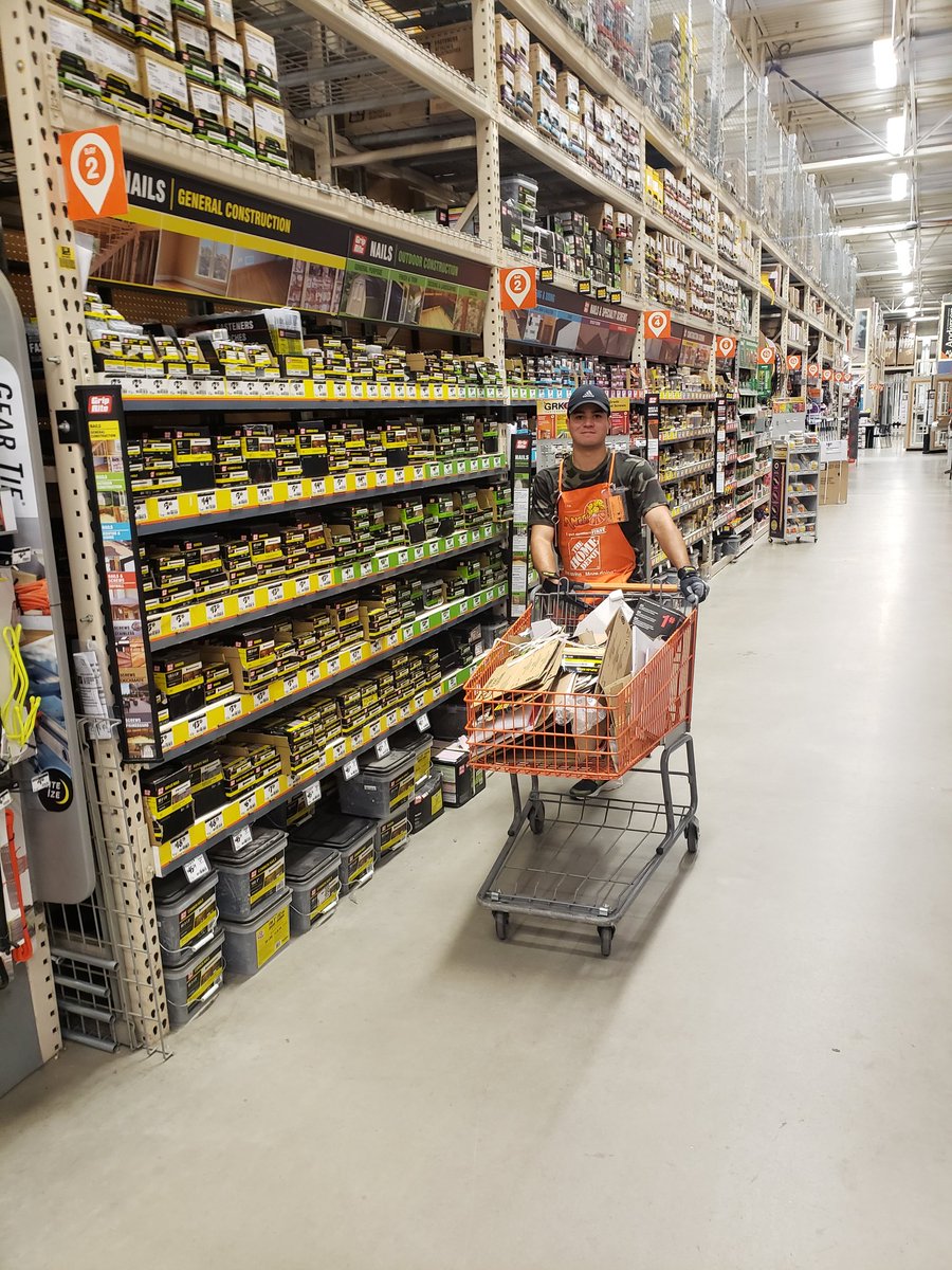 HdLesko's tweet photo. #cardboardchallenge  A BIG shout out goes to Angel for rocking the cardboard challenge in D25 alone tonight!... And... I just had to join the fun too!  @23ddddddd @rachkw @JimRugen @PaulDeveno @OrrinBurkett @EmgeJim https://t.co/GbsCBV3yyh