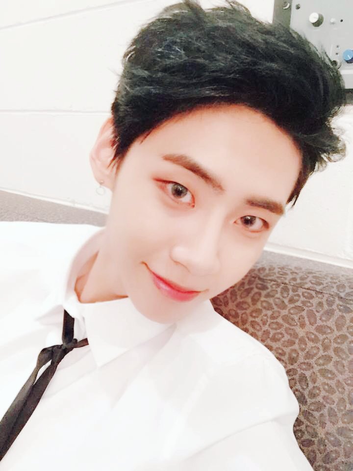 68waist's tweet photo. 내가 생각한                        실제
언니네쌀롱                         언니네쌀롱
이진혁                                이진혁 https://t.co/NcQHZJE0Dq
