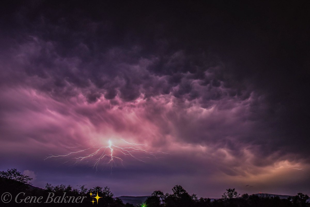 GBakner's tweet photo. @WeLoveWeather This weeks storms in Pennsylvania #LightningStrikes https://t.co/U1GoM71b9Q