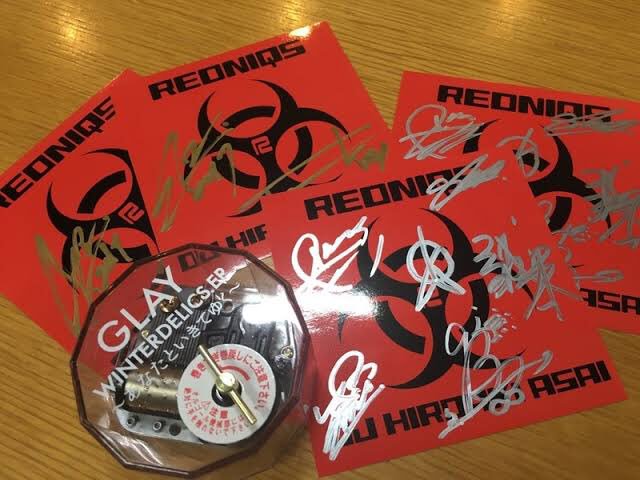 BLACKPI86424068's tweet photo. 第9回超特急プレゼント🎁
今回は
①ストラップセット
②サイン色紙
③DVD
以上3項目全てでお一人様分です！

当選者5名

応募方法フォロー＆リツイート＋リプ

期限8月27日！ https://t.co/6Eb7iURFke