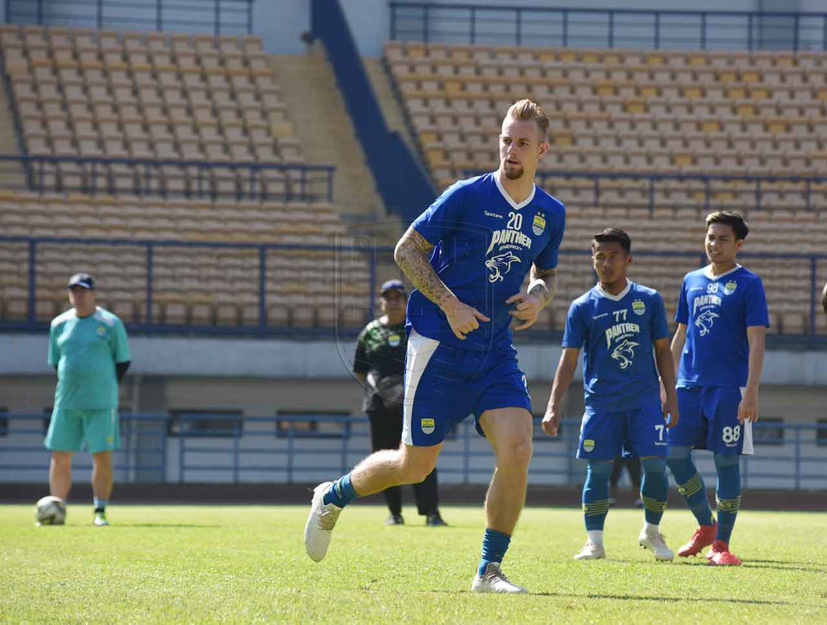 persib's tweet image. Tiga Legiun Asing PERSIB Jalani Latihan Perdana 

🏃‍♂️🏋️‍♂️🤸‍♂️

➡️ persib.co.id/berita/tiga-le…