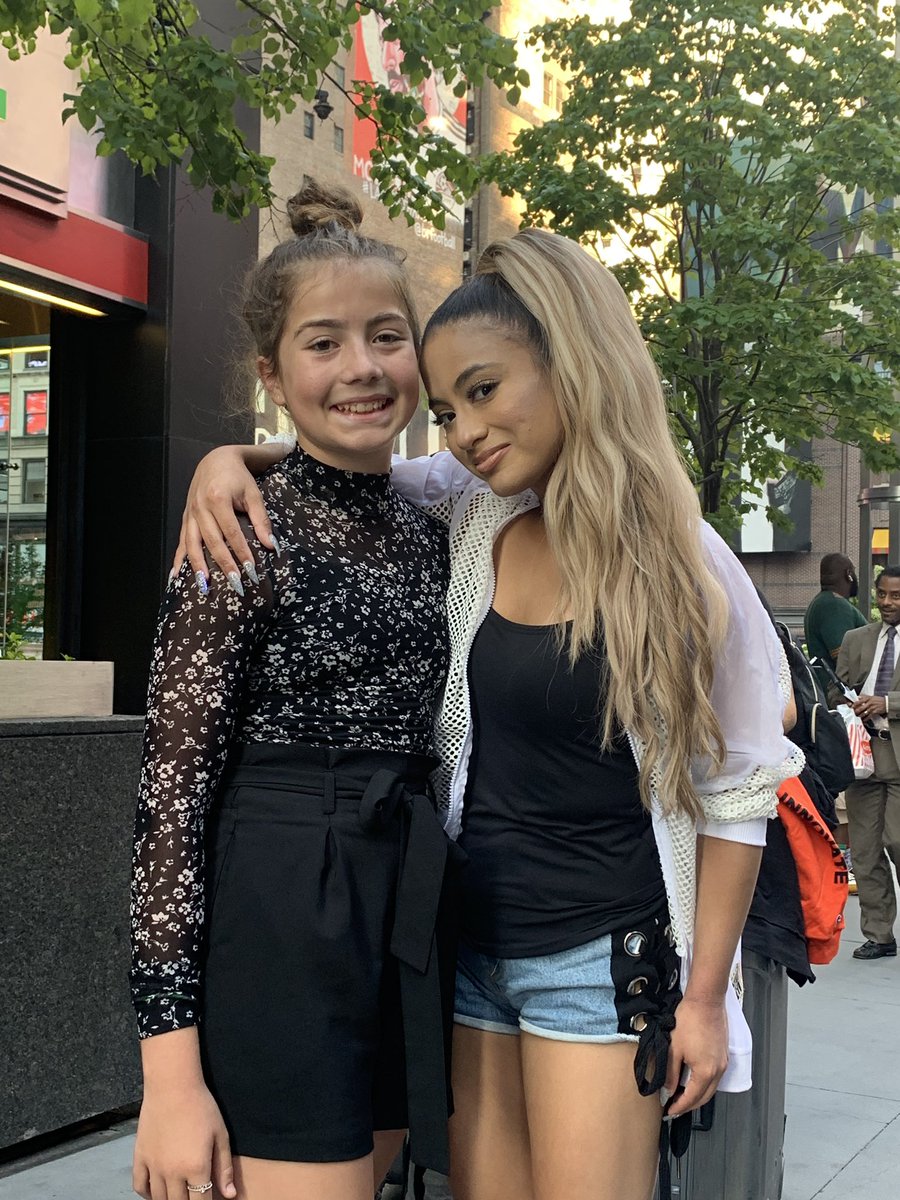 StevesCamera's tweet image. Grace had an amazing chance encounter with #AllyBrooke today in NYC totally cool talented young lady!! Best wishe!!