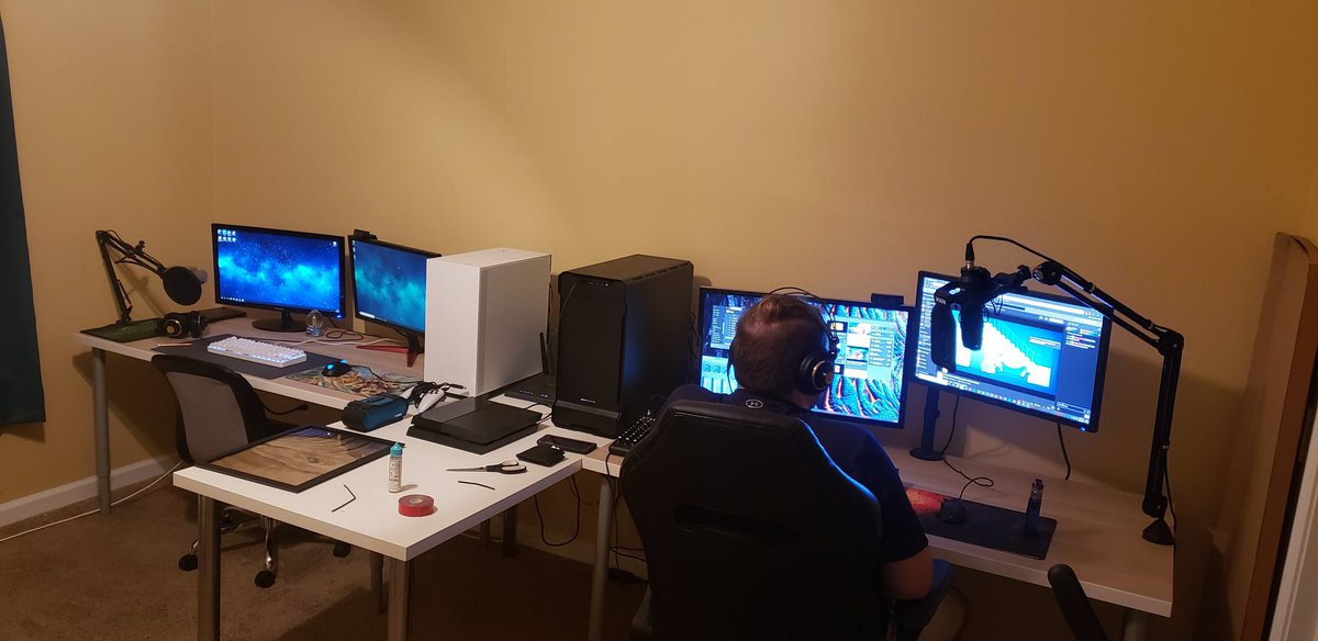 PropheticLynx's tweet photo. I HAVE SPACE NOW!! We finally upgraded the desks in the gaming room! Now we just need to hang pictures and stuff up.
#NewDesks #SoMuchSpace #FinallyHaveRoom https://t.co/wHKhEmruwy