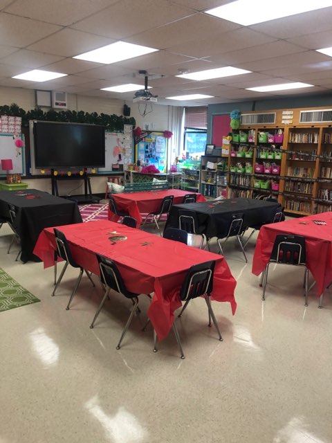 Northside presents Mrs. Wright's 5th grade Hollywood Book Stars! Having a celebration for the opening of the classroom library is how the first week of school should go. #northsidebookstars #vision2020 #5thgradecanseeit #OneTeamOneMissionOneRockHill