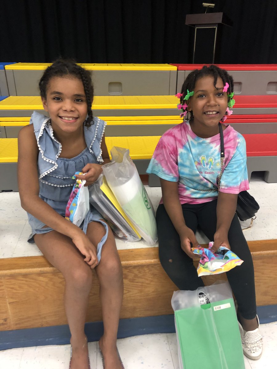CarsonCat1's tweet photo. I love the buzz of a new school year! Excited teachers, new supplies, fresh starts, kids flooding the halls hugging past teachers and beaming with pride and anticipation as they meet their new teacher!! Bring on the 2019-2020 school year!! We are ready!📚✂️✏️ https://t.co/xyYfNuztml