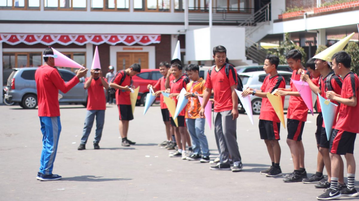 mochsofwan's tweet photo. Lomba di SMK YPPT Garut

#JalanSehatYPPTYess https://t.co/c2WrVbGAp4