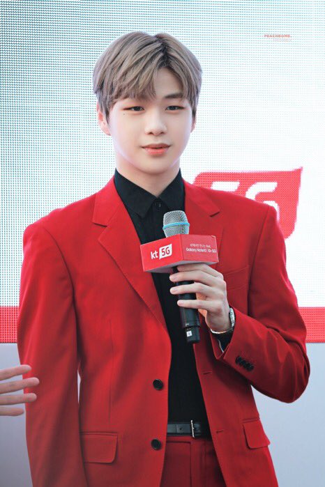 just_dani_u's tweet photo. 대한민국 넘버원 셀럽 강다니엘
190819
Let me introduce my best friend
#강다니엘 #KangDaniel #redonme
#カンダニエル #คังแดเนียล #姜丹尼尔 #КангДаниэль #녤 #KT런칭쇼 https://t.co/zMqlLzkNPQ
