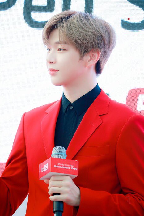 just_dani_u's tweet photo. 대한민국 넘버원 셀럽 강다니엘
190819
Let me introduce my best friend
#강다니엘 #KangDaniel #redonme
#カンダニエル #คังแดเนียล #姜丹尼尔 #КангДаниэль #녤 #KT런칭쇼 https://t.co/zMqlLzkNPQ