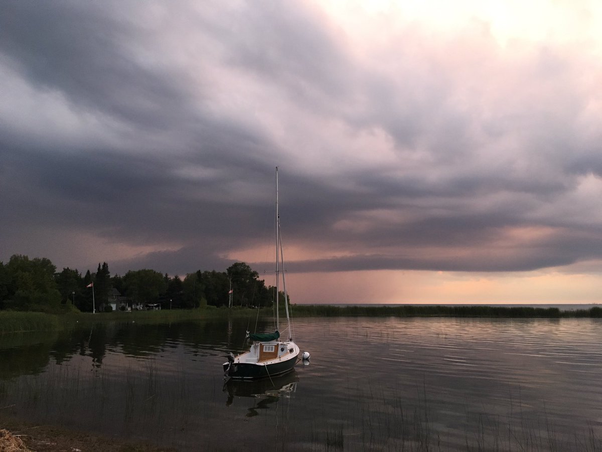 NVMoncur's tweet photo. @weathernetwork storm rolling into Southampton, Ontario https://t.co/nUUiCgORZh